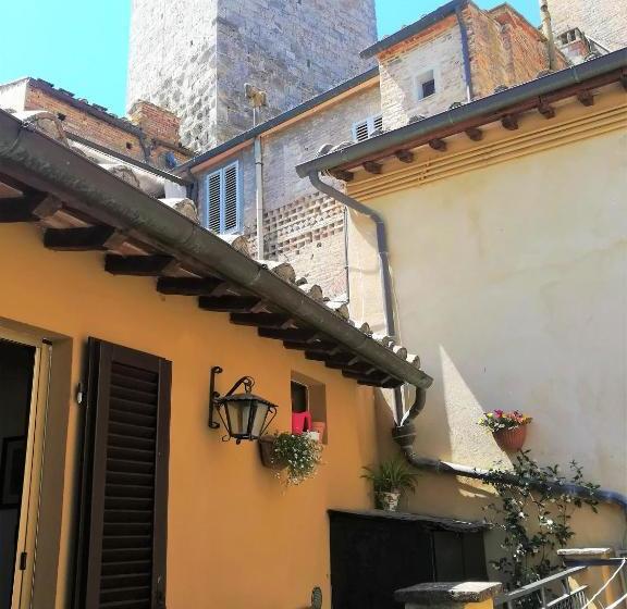 Отель Fabio Apartments San Gimignano
