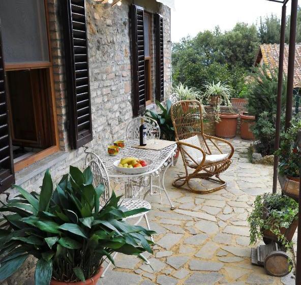 Отель Fabio Apartments San Gimignano