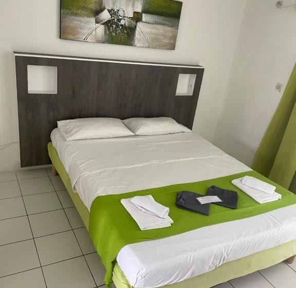 هتل Les Créolines