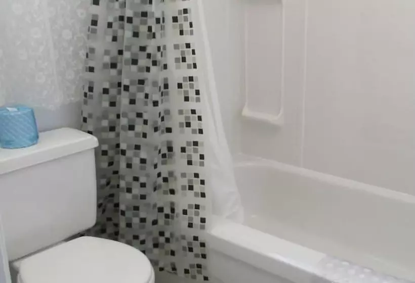 Hotelli Peterboro Express Inn