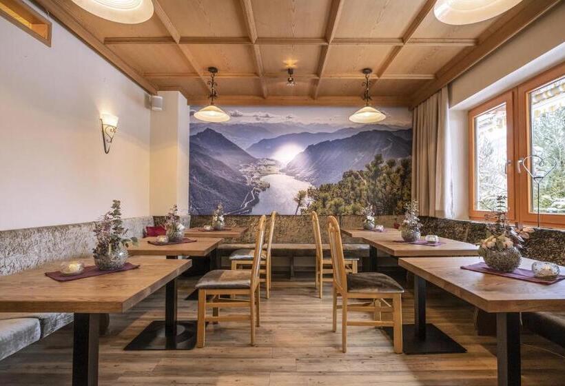 בית מלון כפרי Acherl