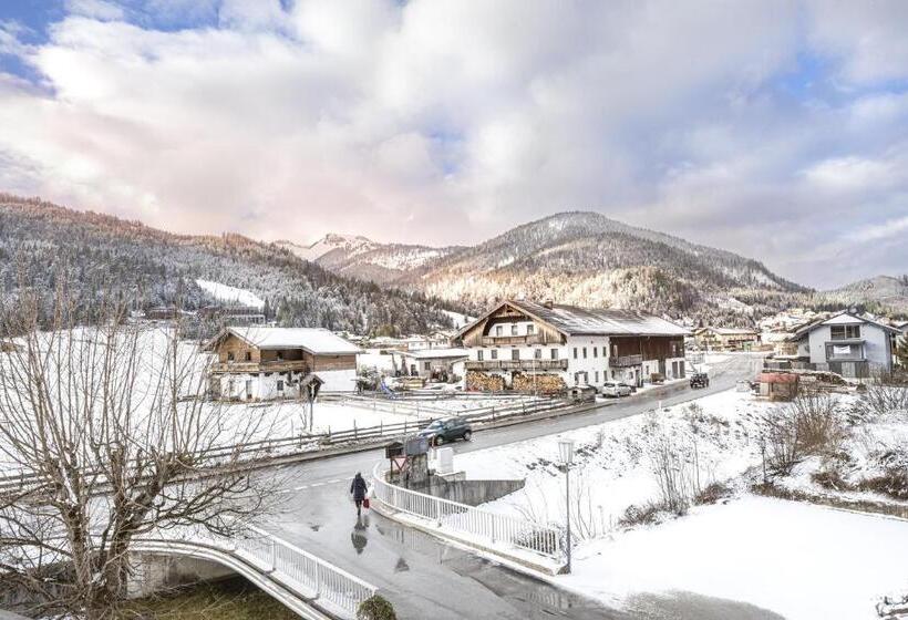 בית מלון כפרי Acherl