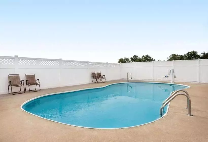 Hotelli Travelodge By Wyndham Fort Scott