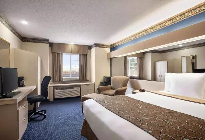 Hotelli Travelodge By Wyndham Fort Scott