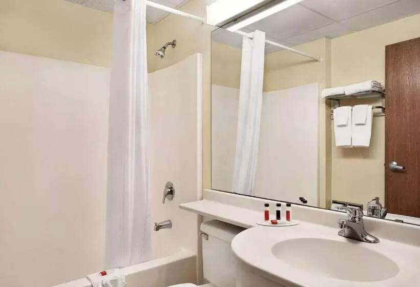 Hotelli Travelodge By Wyndham Fort Scott