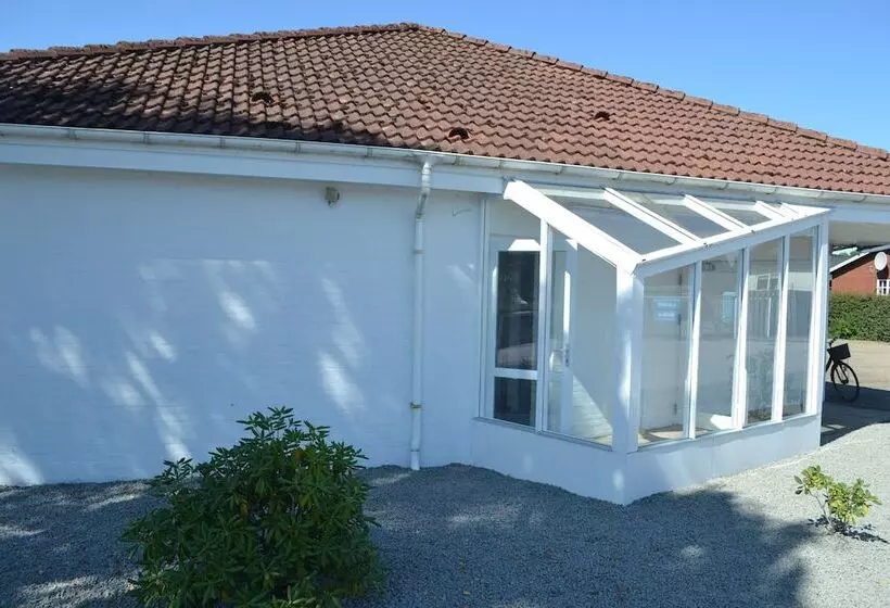 Dolphin Hotel Annex