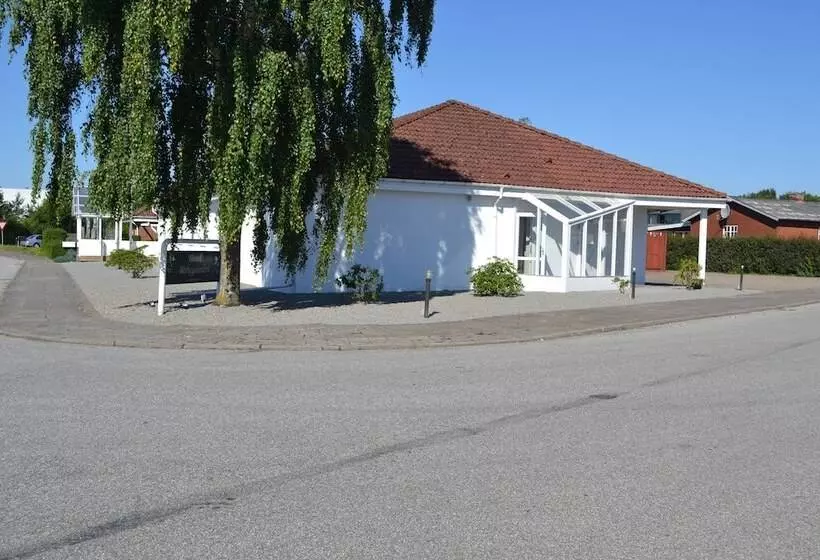 Dolphin Hotel Annex
