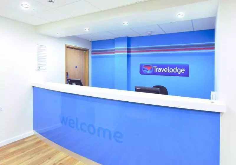 Hotelli Travelodge London Raynes Park