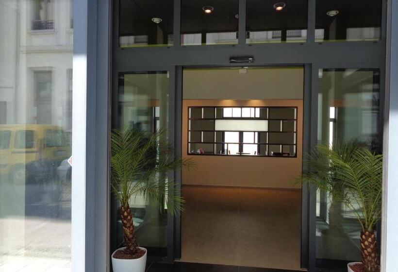 هتل Brxxl 5 City Centre Hostel