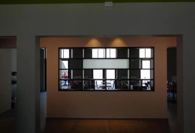 هتل Brxxl 5 City Centre Hostel