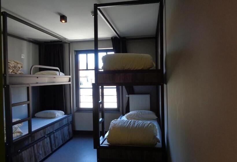 هتل Brxxl 5 City Centre Hostel