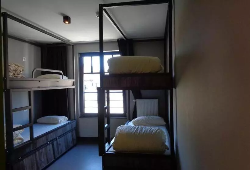 هتل Brxxl 5 City Centre Hostel