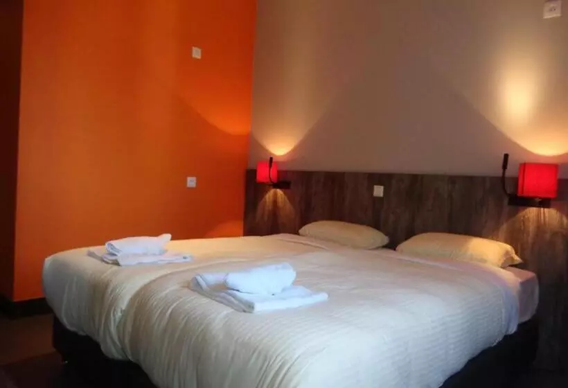 هتل Brxxl 5 City Centre Hostel