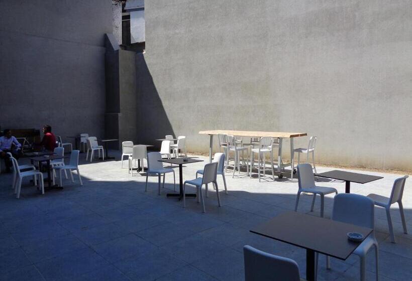 هتل Brxxl 5 City Centre Hostel