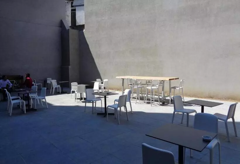 هتل Brxxl 5 City Centre Hostel