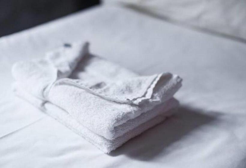 هتل Brxxl 5 City Centre Hostel