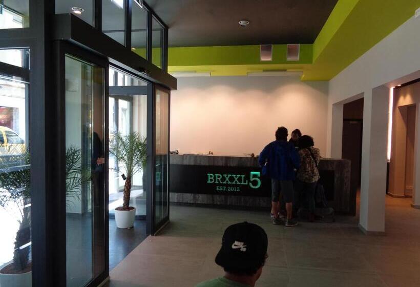 هتل Brxxl 5 City Centre Hostel