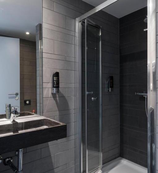 هتل Brxxl 5 City Centre Hostel