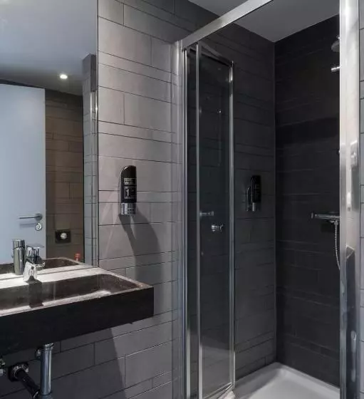 هتل Brxxl 5 City Centre Hostel