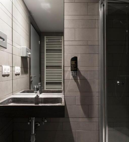 هتل Brxxl 5 City Centre Hostel