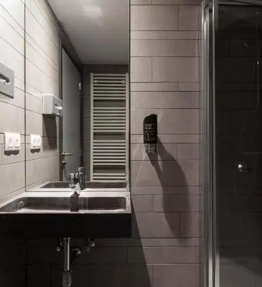 هتل Brxxl 5 City Centre Hostel