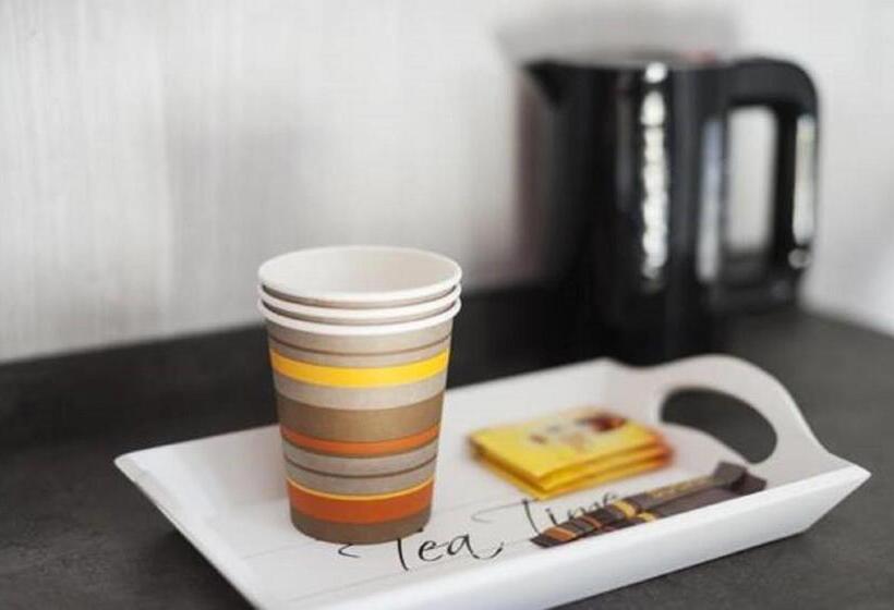 هتل Brxxl 5 City Centre Hostel