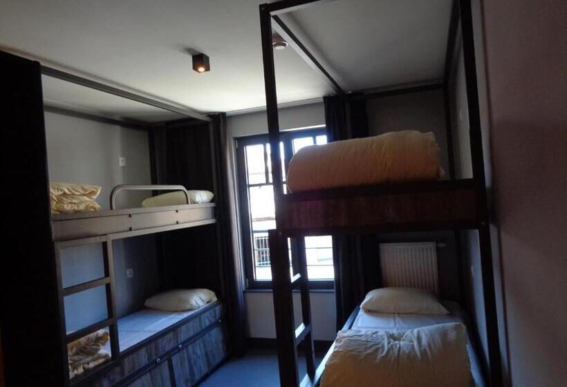 هتل Brxxl 5 City Centre Hostel