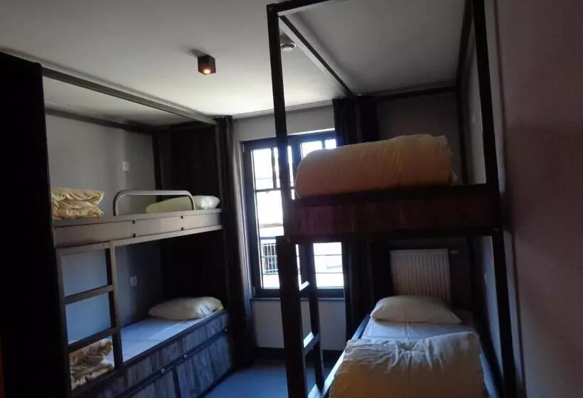 هتل Brxxl 5 City Centre Hostel