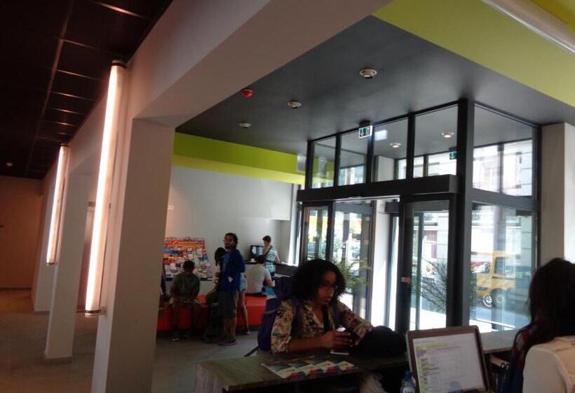 هتل Brxxl 5 City Centre Hostel