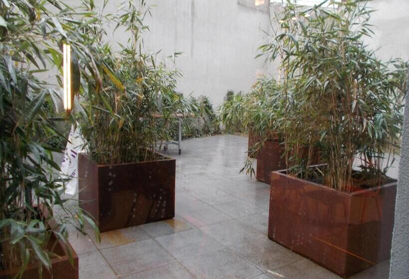 هتل Brxxl 5 City Centre Hostel