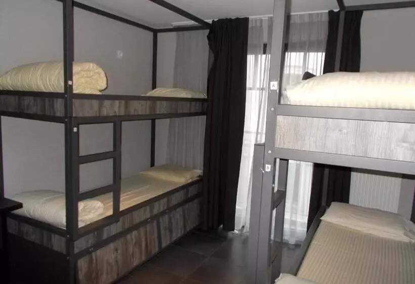 هتل Brxxl 5 City Centre Hostel