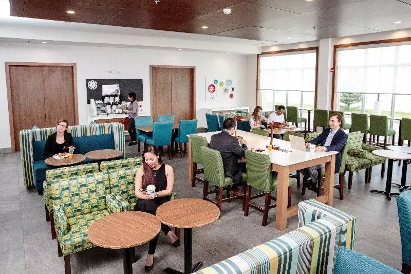 ホテル Holiday Inn Express & Suites   West Edmonton Mall Area, An Ihg