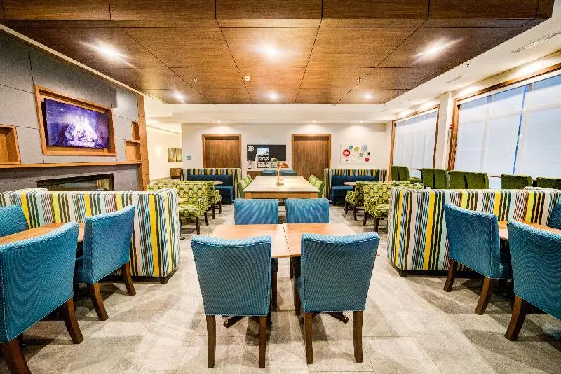 ホテル Holiday Inn Express & Suites   West Edmonton Mall Area, An Ihg