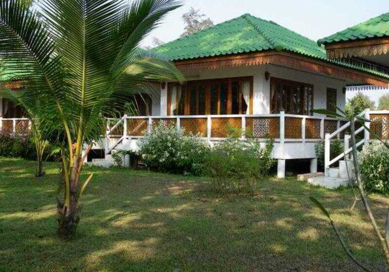 هتل Ruenthairimhaad Resort