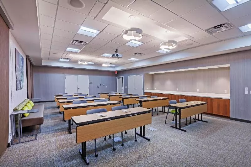 ホテル Springhill Suites By Marriott Tulsa At Tulsa Hills