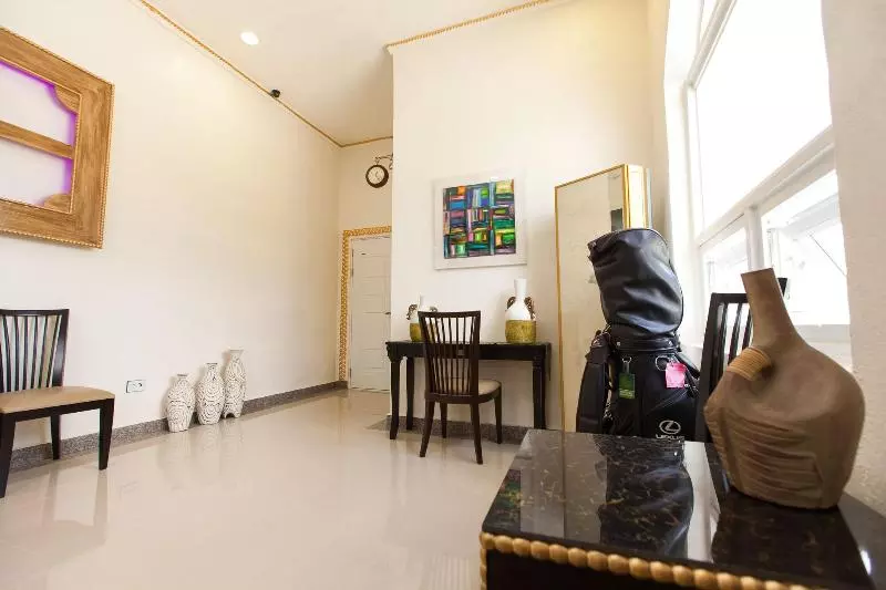 リゾートホテル Airport Hotel Clark