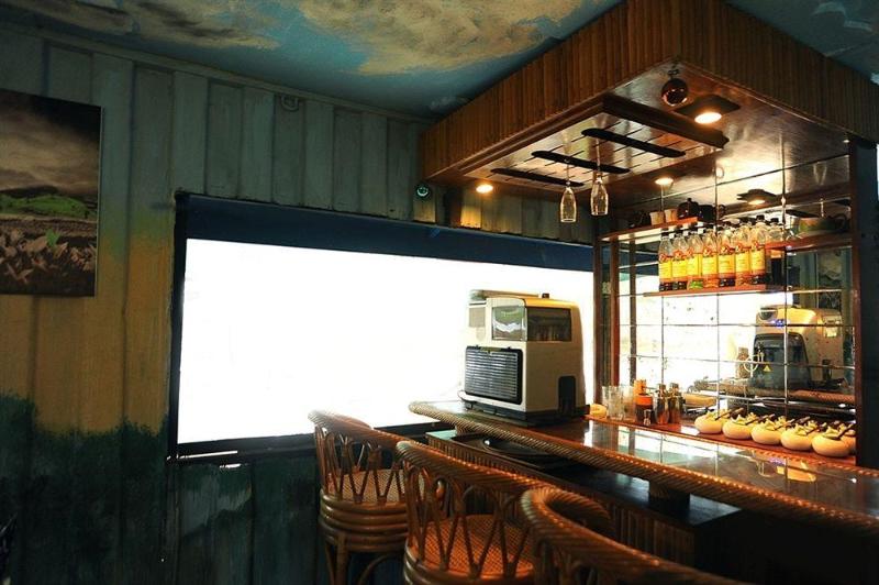 Royal Hotel And Outbound Trawas