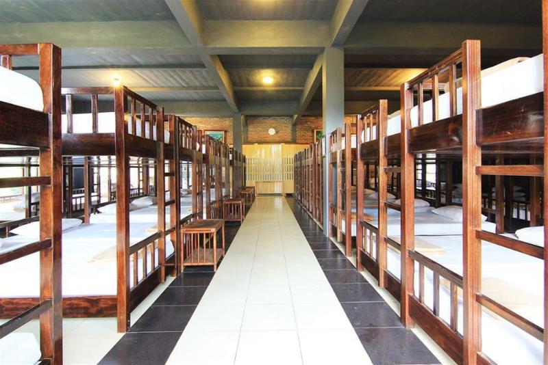 Royal Hotel And Outbound Trawas