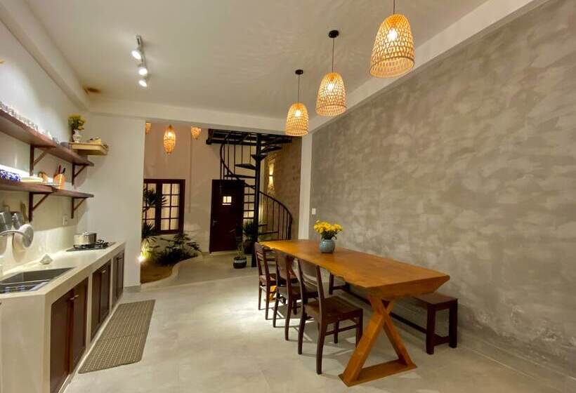 هاستل Okra Hoian