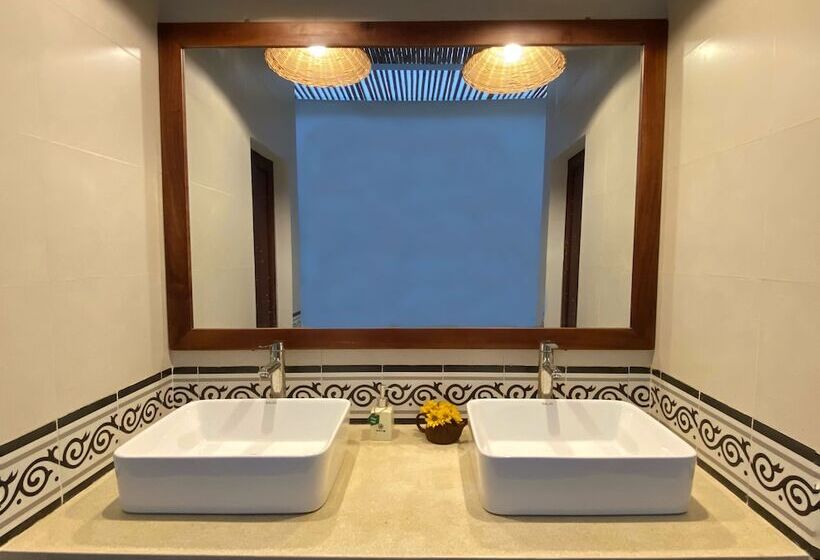 هاستل Okra Hoian