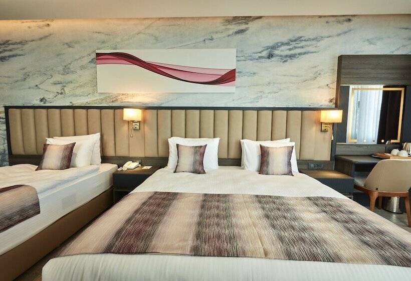 בית מלון כפרי Ramada By Wyndham Istanbul Umraniye