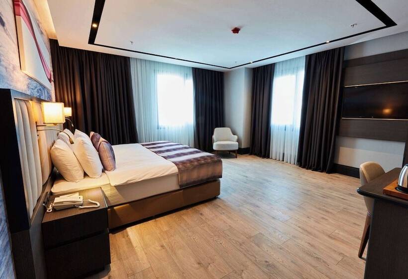 בית מלון כפרי Ramada By Wyndham Istanbul Umraniye