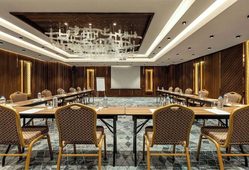ホテル Ramada By Wyndham Istanbul Umraniye