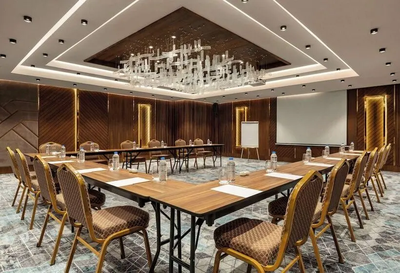 ホテル Ramada By Wyndham Istanbul Umraniye