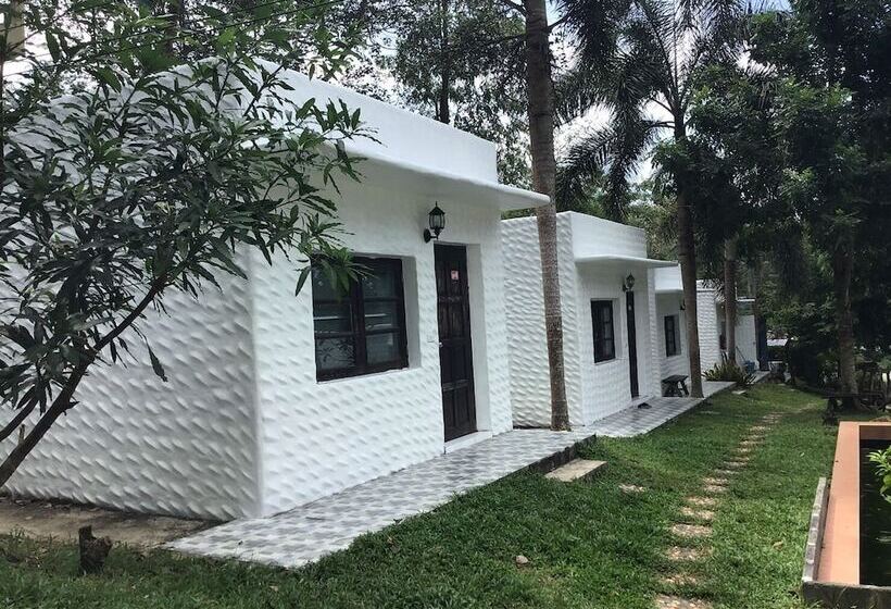 בית מלון כפרי Baan Aunrak Koh Chang