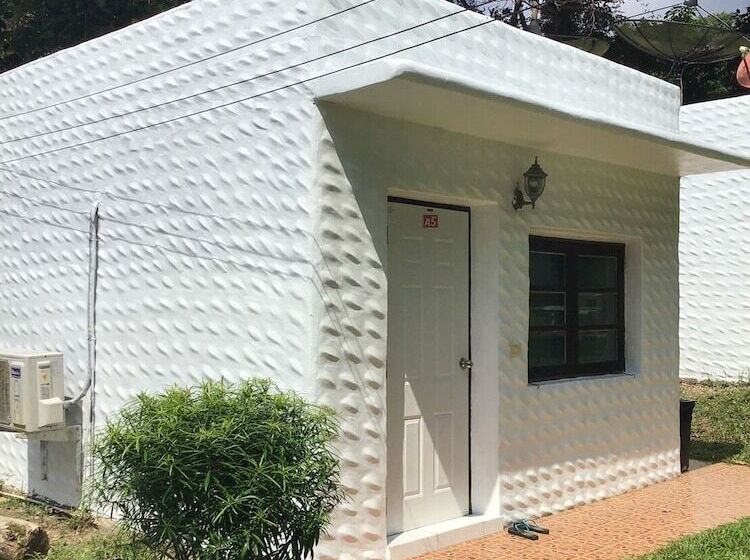 בית מלון כפרי Baan Aunrak Koh Chang