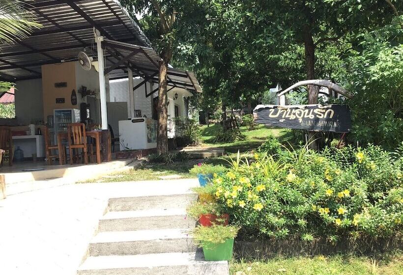 בית מלון כפרי Baan Aunrak Koh Chang