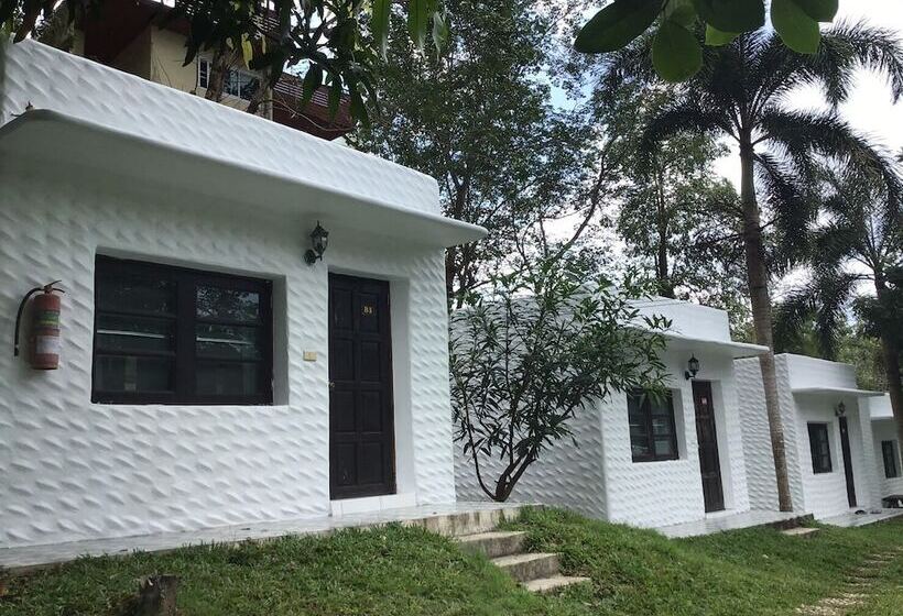 בית מלון כפרי Baan Aunrak Koh Chang