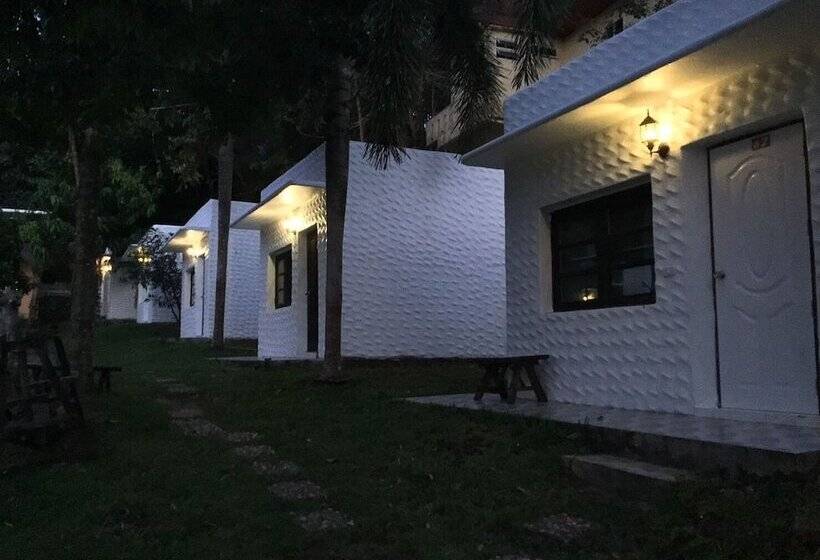 בית מלון כפרי Baan Aunrak Koh Chang