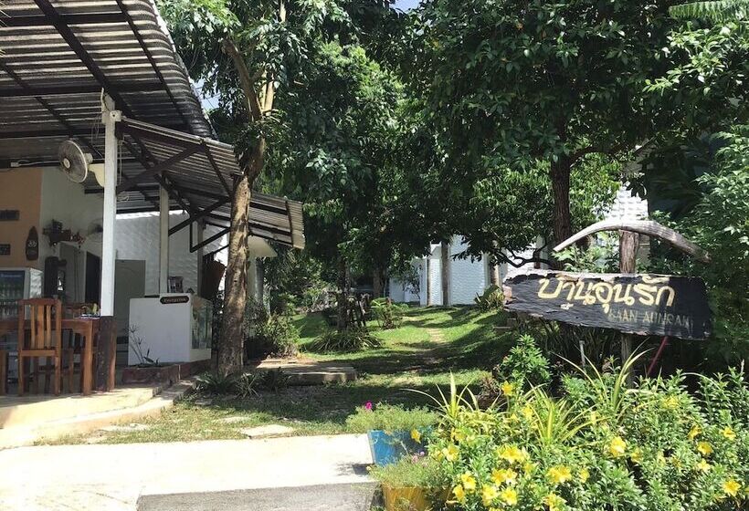 בית מלון כפרי Baan Aunrak Koh Chang